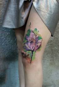 fioritura del loto di colore, modello del tatuaggio dipinto loto della gamba