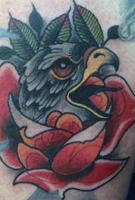 old school-farget ørnhode og blomster tatoveringsmønster