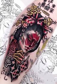 страна европска и америчка боја нова школска цвјетна тетоважа ногу на бедру