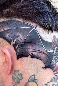 Tatuaggio di pipistrello di personalità della testa maschile europea