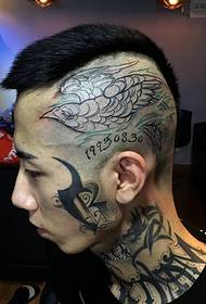 personeco knaboj havas personecon kapo totem tatuaje
