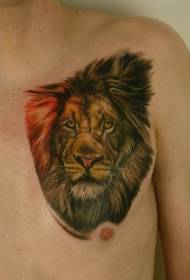 胸の色のライオンヘッドタトゥーパターン