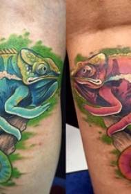 ang mga batang lalaki sa mga binti ay nagpinta ng mga kasanayan na malikhaing mga larawan ng tattoo ng manila