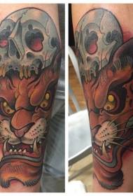 àyà awọ awo tiger ori withskull tatuu ilana