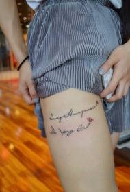 modèle de tatouage jambes alphabet anglais