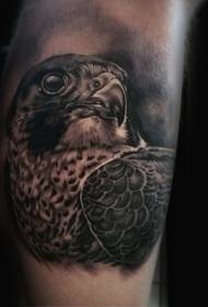 modello realistico del tatuaggio della gamba dalla testa d'aquila