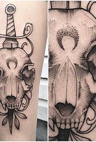 model de tatuaj linie de vițel punct de ghimpe cap de oaie