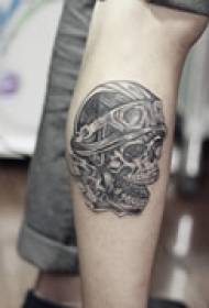 tatuaggio gamba elemento horror