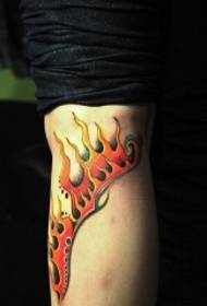 modello tatuaggio gamba fiamma rossa