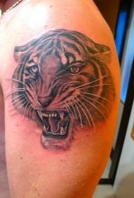 Patrón de tatuaje negro-gris de cabeza de tigre hermosa grande
