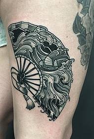 modèle de tatouage japonais traditionnel de vague de cuisse