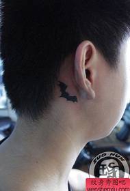 kulak popüler pop totem yarasa dövme deseni