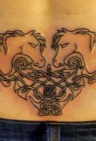 ozdobny wzór tatuażu w kształcie serca w kształcie głowy konia