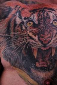 disegno del tatuaggio testa di tigre surreale sul petto