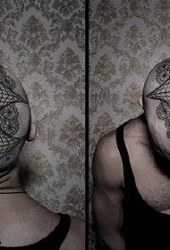 Tatuatge de vainilla en forma de diamant al cap