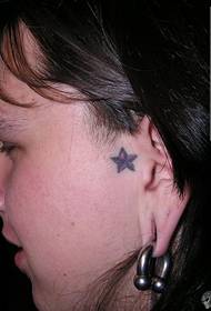 modello di tatuaggio stella orecchie