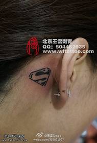 Padrão de tatuagem símbolo bonito de super-homem