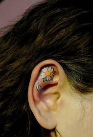 øre frisk kirsebærblomst tatovering fungerer
