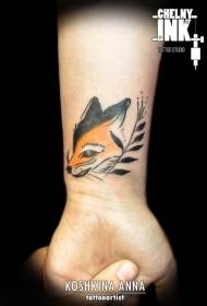 csukló színű rókafej tetoválás növényi tetoválással