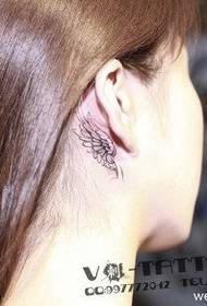gyönyörű gyönyörű szárnyakkal Tetoválás minta