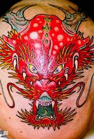 patrón de tatuaxe de dragón de cabeza vermella