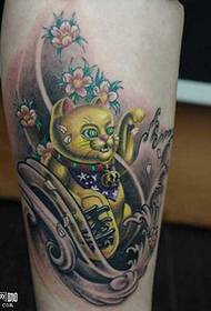 cos órga ag bualadh patrún tattoo cat