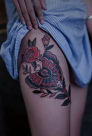 цвет и нога тетоважа узорак са лептирима и ружама