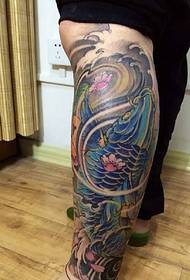 colorido patrón de tatuaxes de calamar de pernas de flores