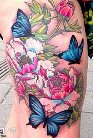 mudellu di tatuaggio di farfalla per peonia di gamba