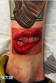 mudellu di tatuaggi di bocca per gamba