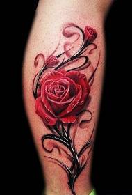 bellissima stampa di tatuaggi di rosa à u latu di u vitellu