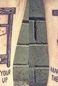 ຮູບ tattoo guillotine ທີ່ ໜ້າ ສົນໃຈຢູ່ເທິງ calf