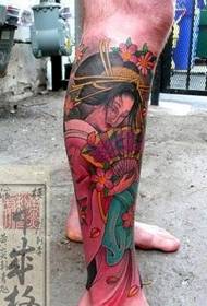 opere di disegno del tatuaggio geisha giapponese colorato gamba