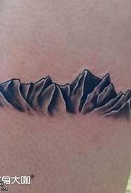 Modello di tatuaggio gamba nera montagna