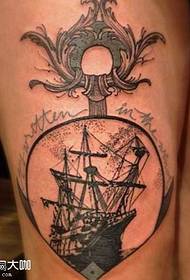 Perna navio preto tatuagem padrão