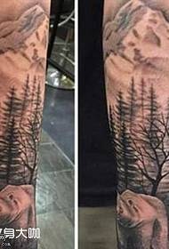 Modello di tatuaggio gamba montagna