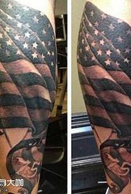 patró de tatuatge de bandera americana a la cama