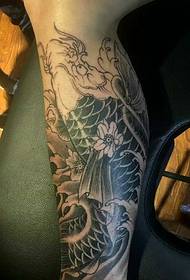 ікры чорны і белы традыцыйны малюнак татуіроўкі кальмараў