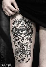disegno del tatuaggio gamba bianco e nero