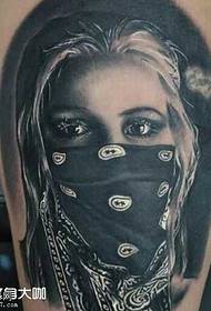 Modello di tatuaggio donna maschera per le gambe