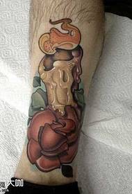 Modello di tatuaggio fuoco gamba