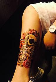 vajza vjollcë ngjyra Otaru model tatuazh  38369 @ në tatuazhin e tatuazheve me tatuazhe me ngjyrën e kuqe të fisit të kofshës