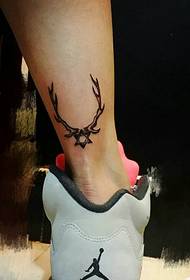 bosé nohy malý čerstvý totem tetování obrázek jednoduchý a velkorysý