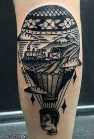 Modello tatuaggio gamba mongolfiera