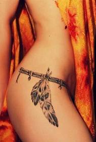 lijepe tetovaže na raznim stilovima na ženskim bedrima