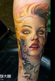 Pattern di tatuaggi di a donna di a gamba