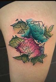 женски бедра красива линия очертание акварелна цвете татуировка снимка