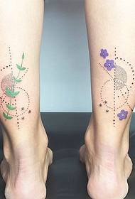 узорак тетоваже за ноге обликован комбинацијом дезена
