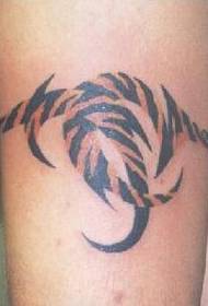 poza tatuaj tigru culoare piciorului