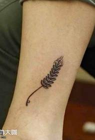 Patrón de tatuaje de trigo de pierna